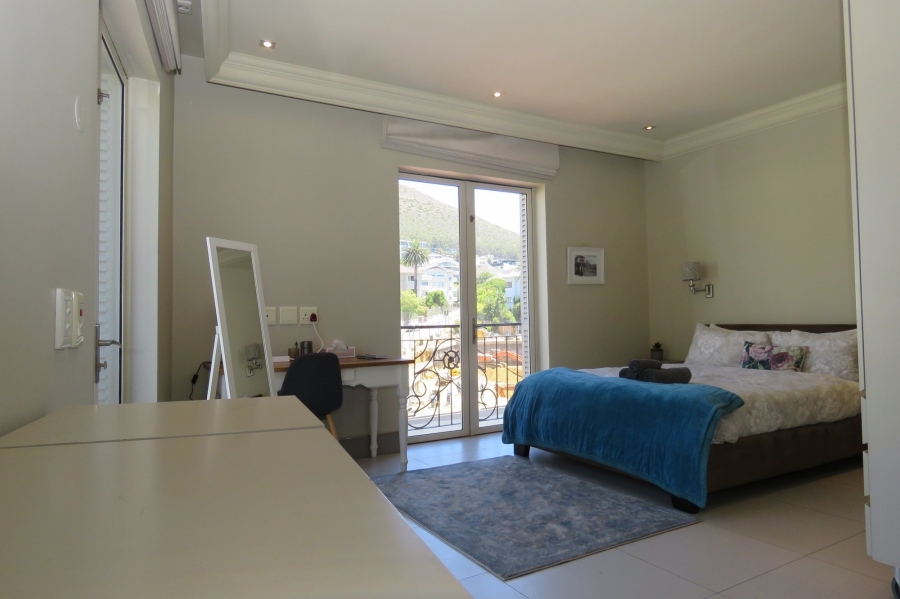 To Let 1 Bedroom Property for Rent in Green Point Western Cape